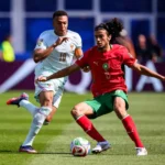 لويس إنريكي يتطلع لتعزيز سجله الفريد في النهائيات عبر بوابة أستون فيلا