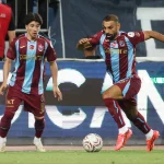 الهلال يضرب بالثلاثة ويتصدر الدوري السعودي مؤقتاً