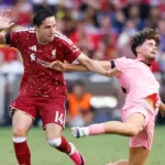 استقبال جماهيري أسطوري لحارس الرأس الأخضر فوزينيا عند وصوله إلى تشيلي